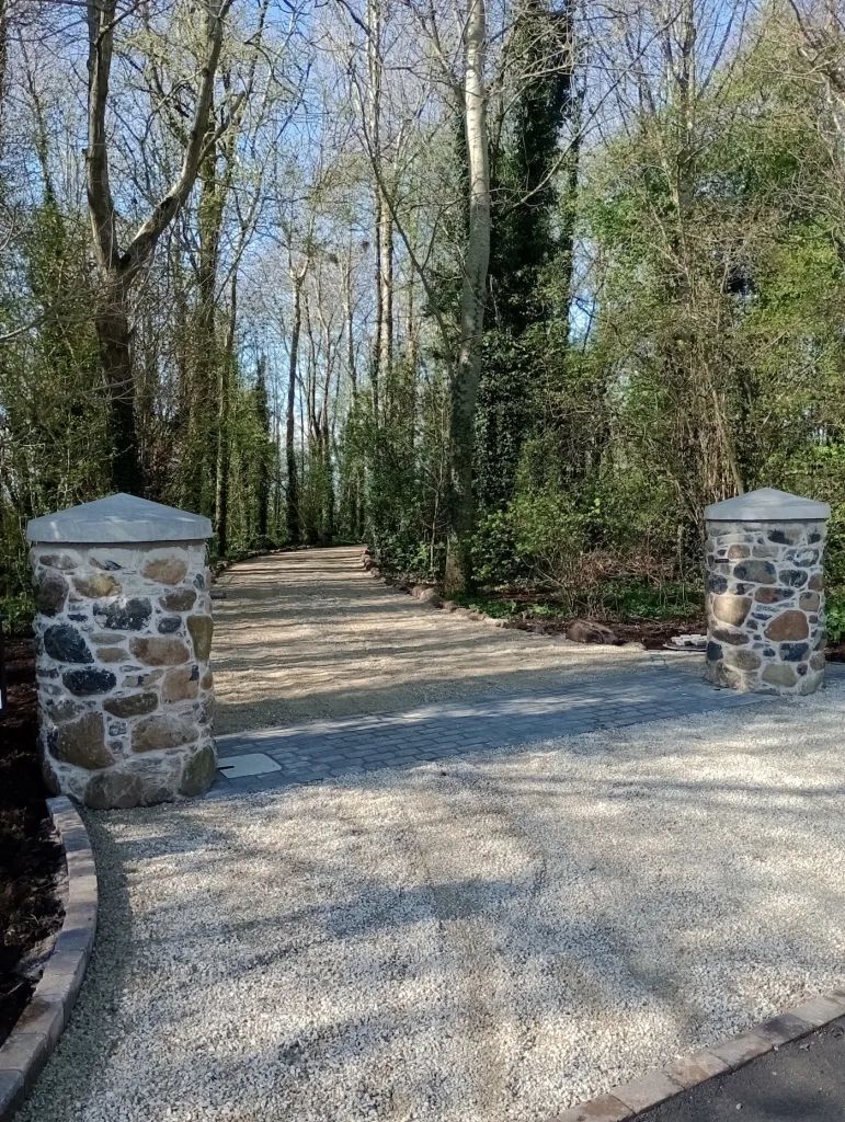 grand entrance pillars